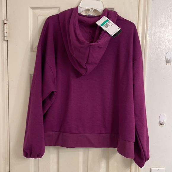 Nike Women’s Hoodie Pullover - Picture 6 of 13